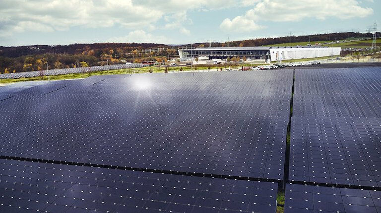 SMA e i suoi partner per i progetti di ricerca sfruttano l’intelligenza artificiale per realizzare impianti fotovoltaici e sistemi di accumulo ancora più affidabili ed efficienti