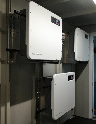 <img class="" src="/fileadmin/content/www.sma-italia.com/Reference/img/Acciaieria-Arvedi/Acciaieria-Arvedi-SPA-Sunny-Highpower-PEAK3_640x825.jpg" data-src="/fileadmin/content/www.sma-italia.com/Reference/img/Acciaieria-Arvedi/Acciaieria-Arvedi-SPA-Sunny-Highpower-PEAK3_640x825.jpg" alt="Sunny Highpower PEAK3 Acciaieria Arvedi SPA">