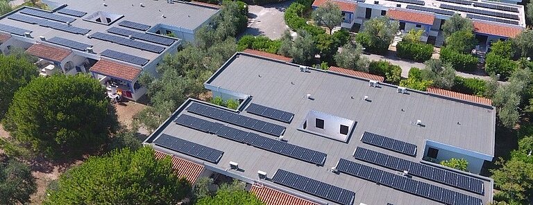 Fotovoltaico e turismo sostenibile: Sea Garden Club – Vieste